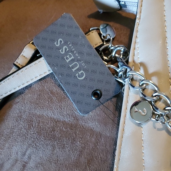 Brand New Guess purse - Picture 2 of 6